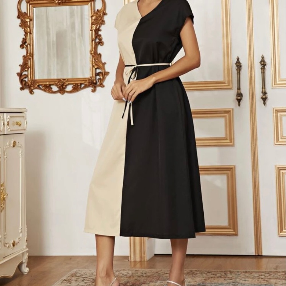 Two Tone Belted Dress 🖤